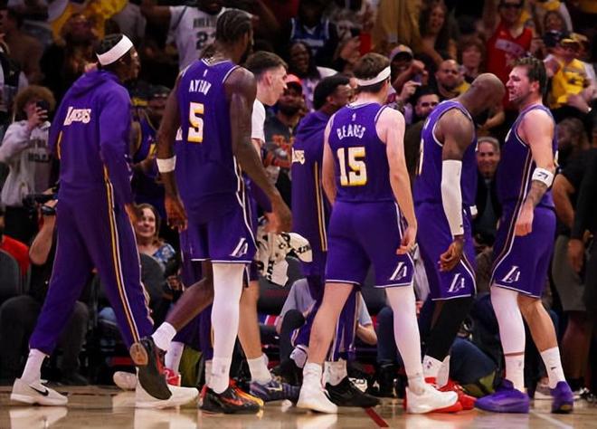 湖人客场绝杀魔术 詹姆斯登顶历史出场数