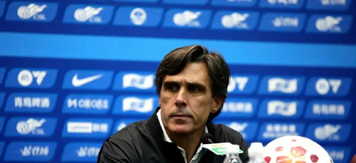 中超裁判错判引发争议，VAR未介入引球迷不满