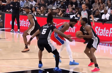 文班肋骨挫伤退赛 或影响MVP评选