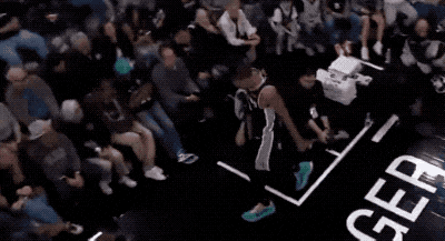 文班肋骨挫伤退赛 或影响MVP评选